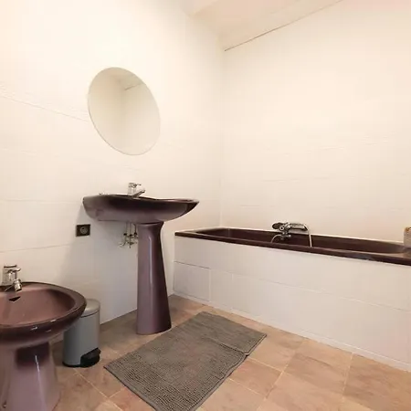Maison De Roucas Blanc Holiday home *
